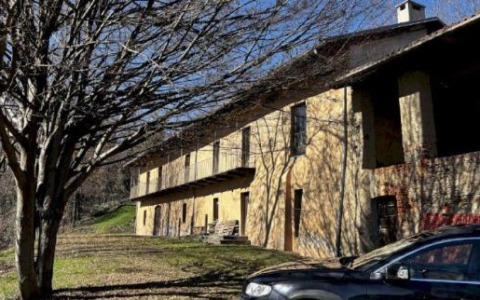 Cascina Aliberti a Castellar destinata a turismo e sport