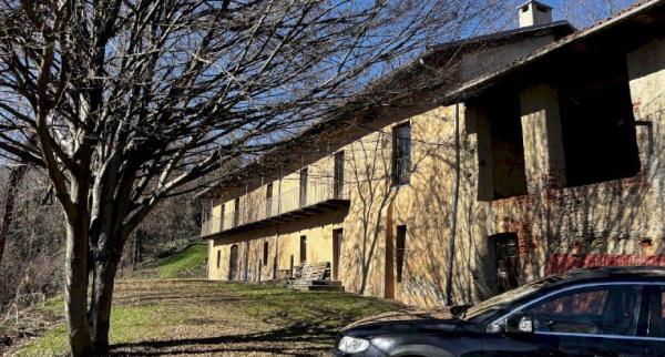 Cascina Aliberti a Castellar destinata a turismo e sport