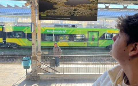 Montagne, laghi e racconti salgono a bordo del treno Arenaways