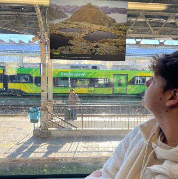 Montagne, laghi e racconti salgono a bordo del treno Arenaways