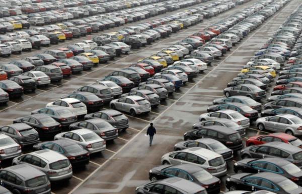 Mercato europeo delle auto in altalena