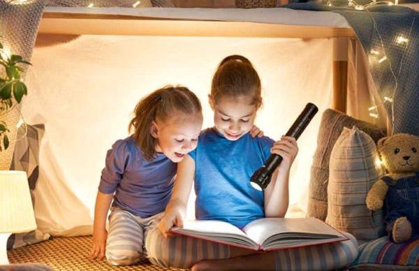 Leggere un libro con “papi” diventa un gioco istruttivo