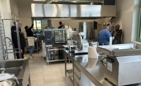 Villafranca e la mensa Nuovi fornelli in azione