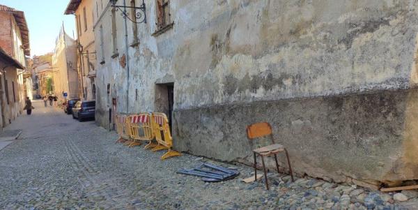 Atti di vandalismo nel centro storico di Saluzzo