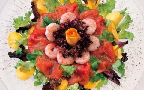 Fiori eduli, profumi e colori per nuove emozioni a tavola