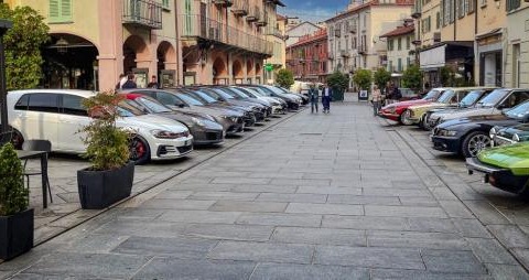 Corso Italia si trasforma in salotto per le auto che hanno fatto storia