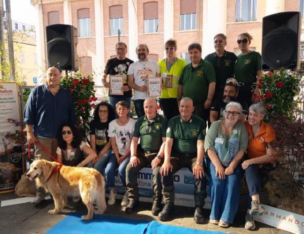 La simpatica festa di Nen Mac Tabui con le sfilate degli amici a 4 zampe all’ala di ferro
