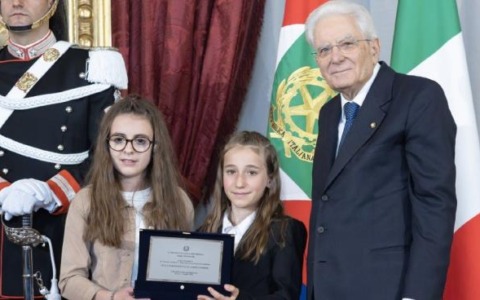 La scuola di Busca conquista Mattarella