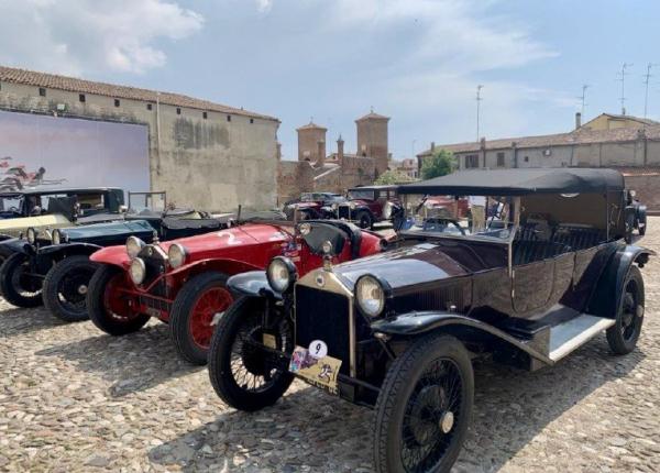 Sulle strade saluzzesi rombano le Lancia