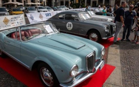 Le auto storiche celebrano Aci Cuneo