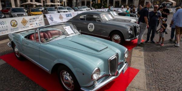 Le auto storiche celebrano Aci Cuneo