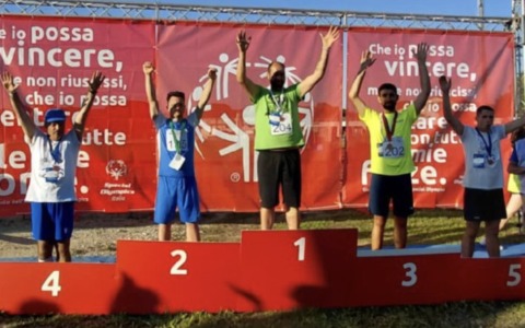 Alex è campione di lancio del peso