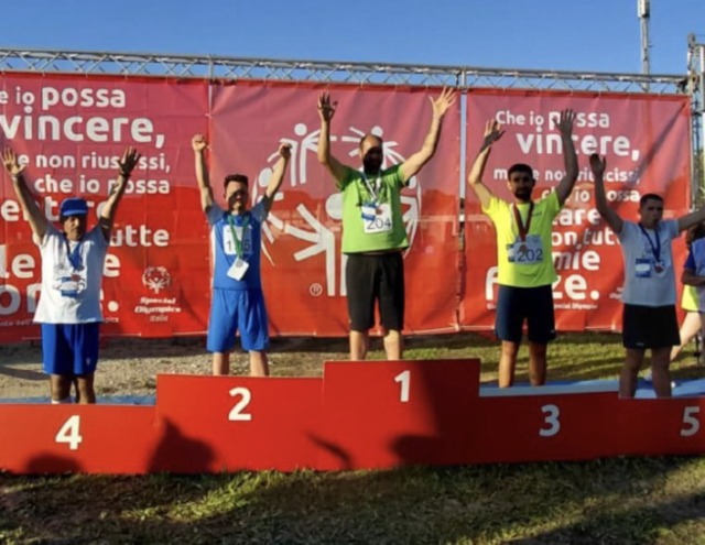 Alex è campione di lancio del peso