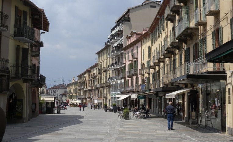 Corso Italia di Saluzzo accende il Consiglio