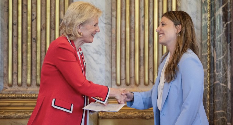 Giulia Albertini premiata dai Reali del Belgio