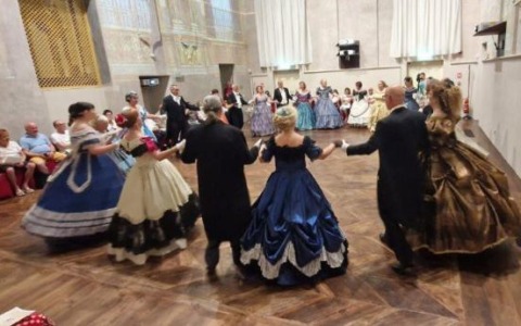 Il “Gran ballo” per celebrare l’estate