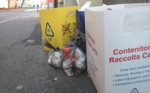 Rifiuti, le perplessità in Consiglio su aumenti e gestione dei passaggi