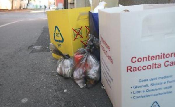 Rifiuti, le perplessità in Consiglio su aumenti e gestione dei passaggi