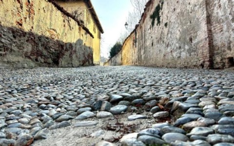 Quattro mesi per via Santa Chiara. Aperto il cantiere atteso da anni