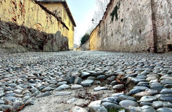 Quattro mesi per via Santa Chiara. Aperto il cantiere atteso da anni