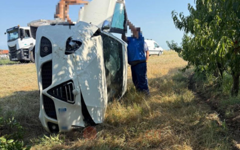 Auto si ribalta in un frutteto in Ruata Eandi: un ferito