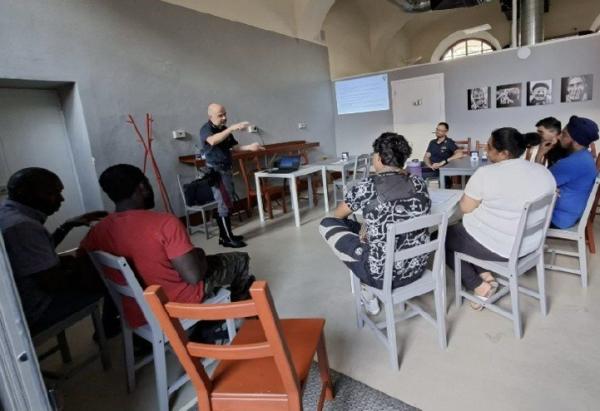 Bici e monopattini: stranieri a scuola dalla Polizia stradale