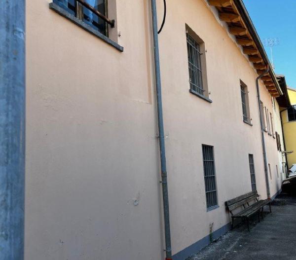 La “casa” dei lavoratori stagionali a Manta