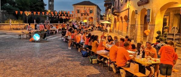 Ven cò ti, cena in arancione a Moretta