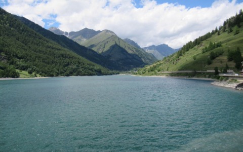 Estate di giochi popolari sul lago a Pontechianale