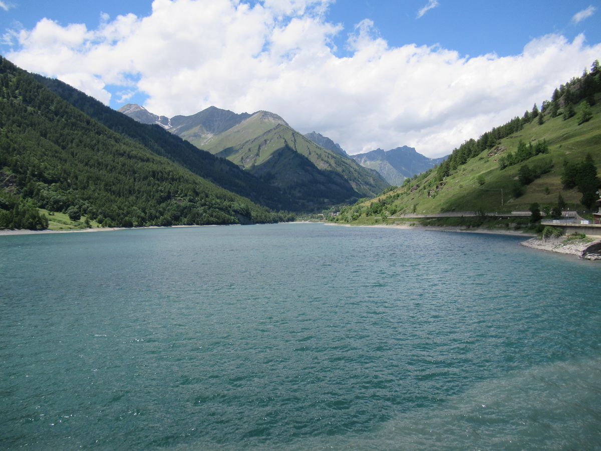 Estate di giochi popolari sul lago a Pontechianale