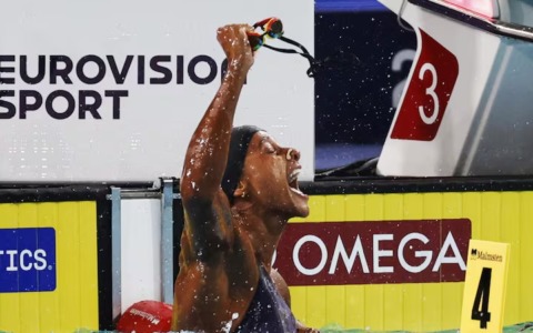 Record nei 50 metri dorso per Sara Curtis