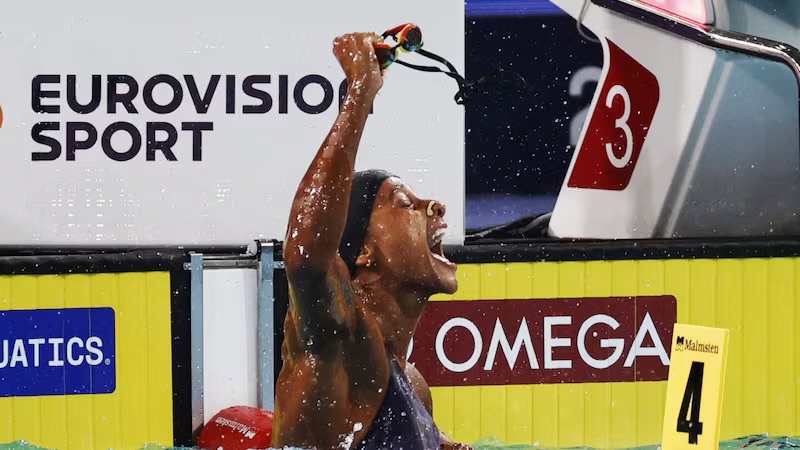 Record nei 50 metri dorso per Sara Curtis