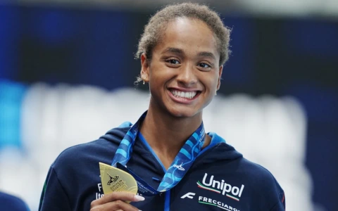 Sara Curtis è oro nei 50 metri dorso
