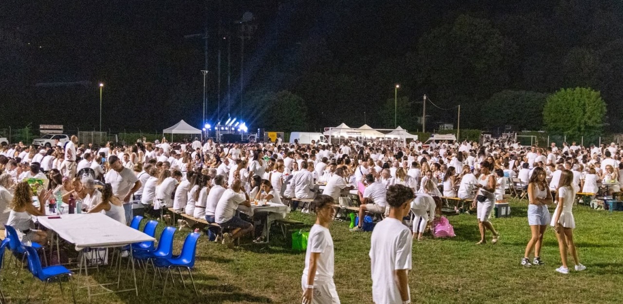 Oltre 2000 persone alle Cena in Bianco a Barge