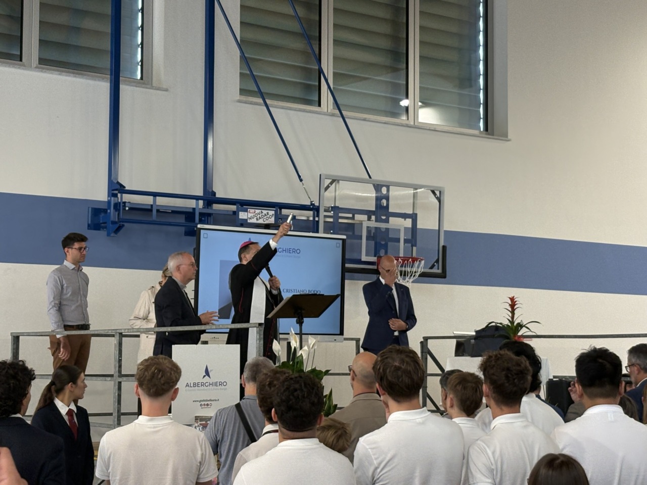 Benedizione palestra barge
