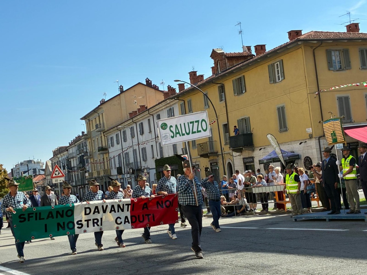 Pinerolo, con oltre 15mila alpini, saluta il 1° Raggruppamento