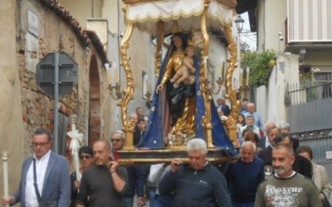 La Madonna del Rosario veste a festa il borgo Villa di Verzuolo
