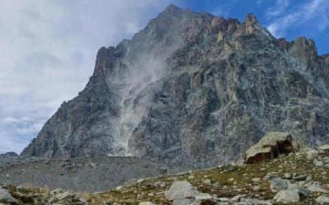 Monviso, troppi alpinisti in vetta? Dopo le frane si corre ai ripari