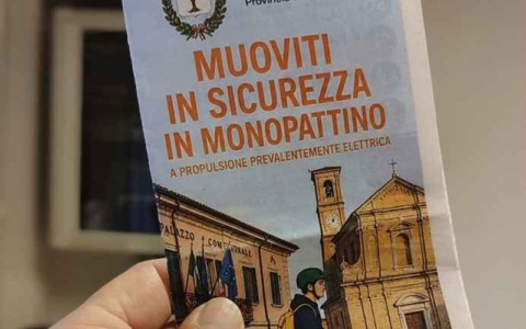 Moretta: una brochure per i monopattini