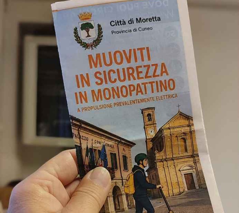 Moretta: una brochure per i monopattini
