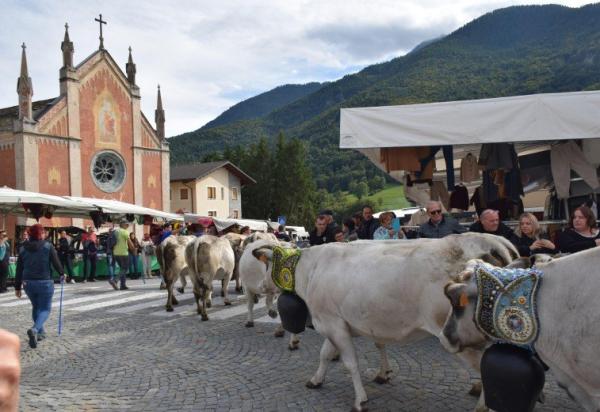 L’estate sta finendo, San Michele veste Sampeyre di nuovi colori