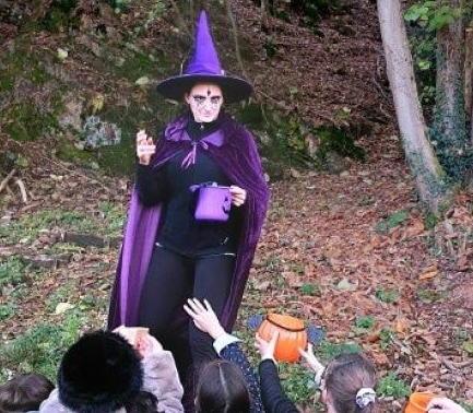La città si prepara ad Halloween tra pozioni, masche e misteri