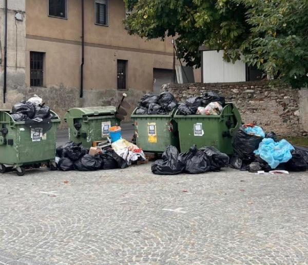 Costigliole, il furbetto del cassonetto scaricava i rifiuti alla casa di riposo