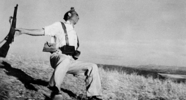 Oltre cento fotografie in Castiglia raccontano il reporter Robert Capa