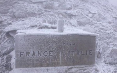 Neve nelle valli del Monviso chiuso il colle dell’Agnello