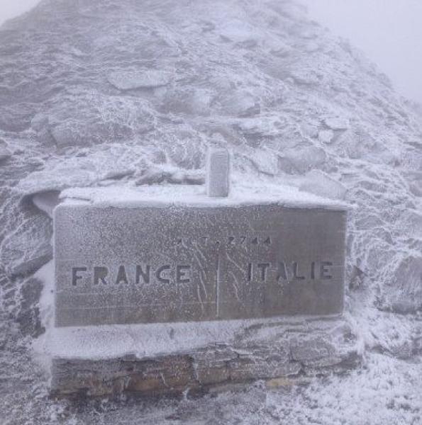Neve nelle valli del Monviso chiuso il colle dell’Agnello