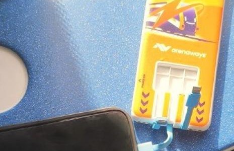 Il powerbank per il cellulare sale a bordo del treno di Arenaways