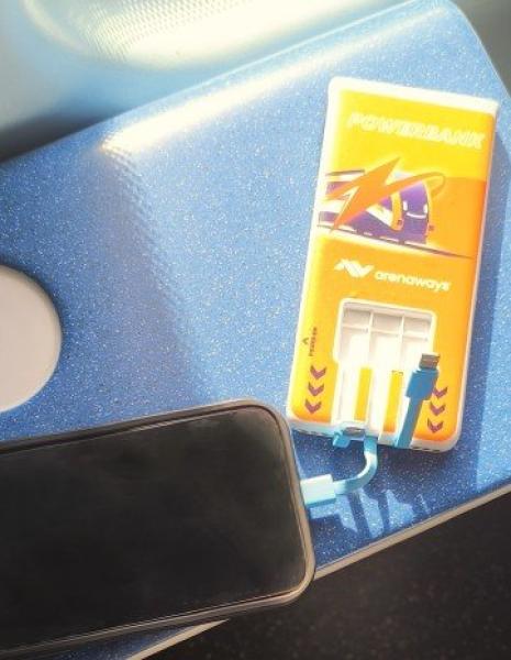 Il powerbank per il cellulare sale a bordo del treno di Arenaways