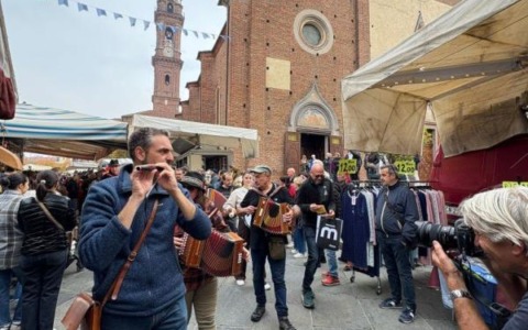 Uvernada spegne dieci candeline Saluzzo si veste ancora d’Occitania