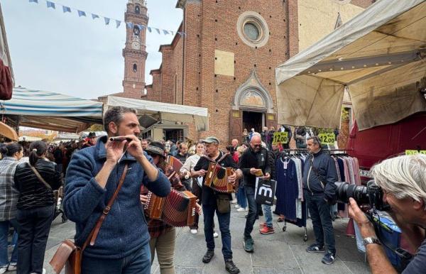 Uvernada spegne dieci candeline Saluzzo si veste ancora d’Occitania